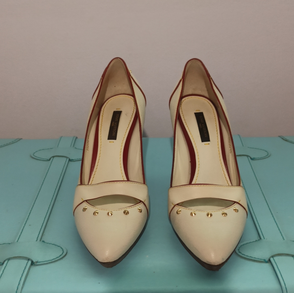 Louis Vuitton Cream color Pumps Size 6.5